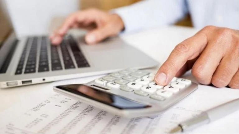 Τι ασφαλιστικές εισφορές θα πληρώνουν γιατροί, δικηγόροι, ελεύθεροι επαγγελματίες από το 2019 (πίνακες)